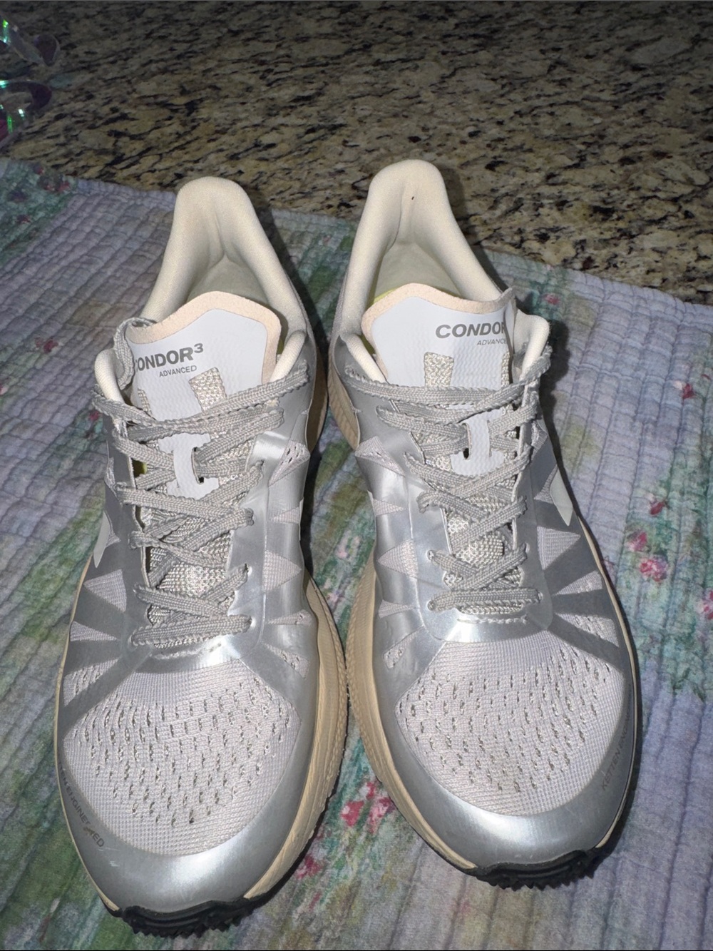 Veja Condor 3 Women’s Athletic Shoes in Silver and Cream - Picture 2 of 9
